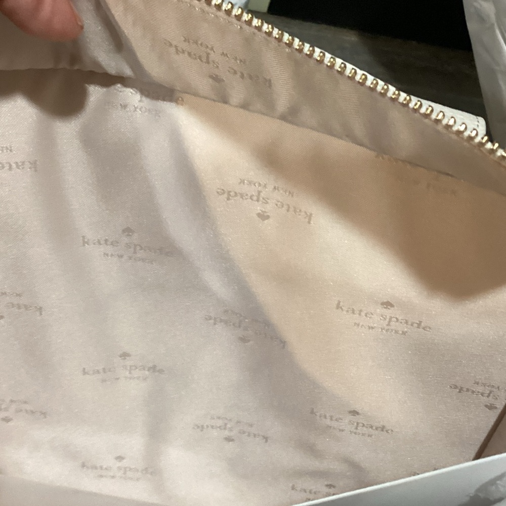 Kate Spade X Peanuts White Snoopy Small Tote NWT - Picture 4 of 15